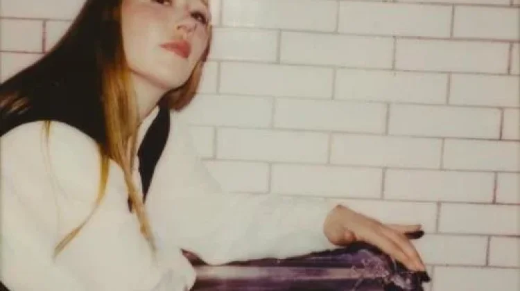 Julia Jacklin Umumkan Album Baru Berjudul The Gem