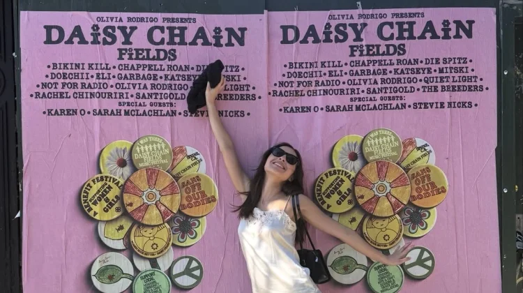 Olivia Rodrigo Siap Menghentak Panggung Musik Daisy Chain Fields Festival