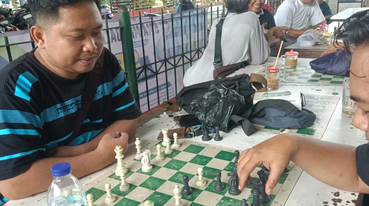 Bukan Sekadar Hobi, Pecatur Kolong Tol Suarakan Harapan Masa Depan Catur Indonesia