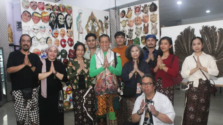 Spirit Kakawin Sutasoma, Swara SeadaNya Berguru kepada Maestro Didik Nini Thowok