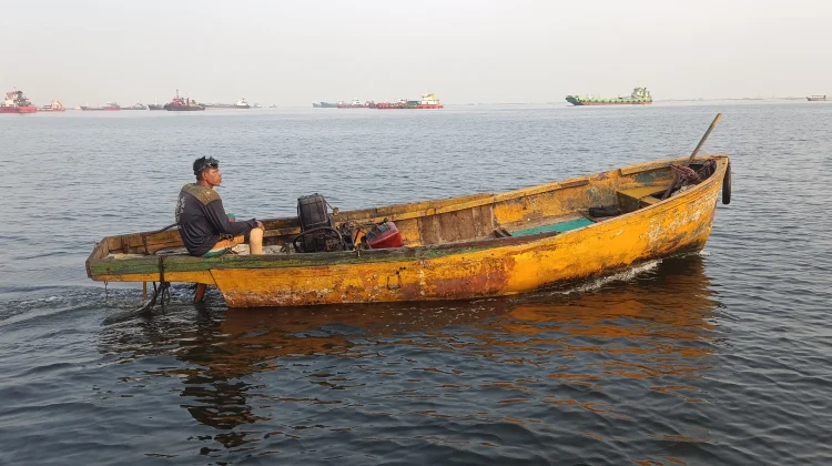 Kisah Perjuangan Gembong Menaklukkan Laut Tanpa Kaki Kanan