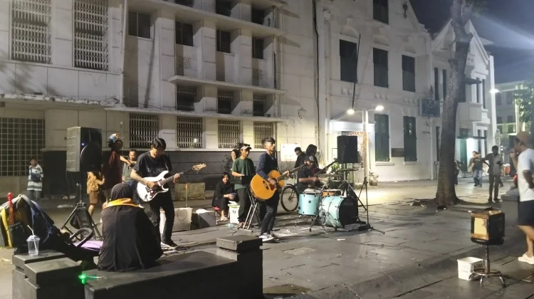 Menikmati Liburan Malam di Kota Tua Jakarta, Wisata Sejarah yang Semakin Hidup deng