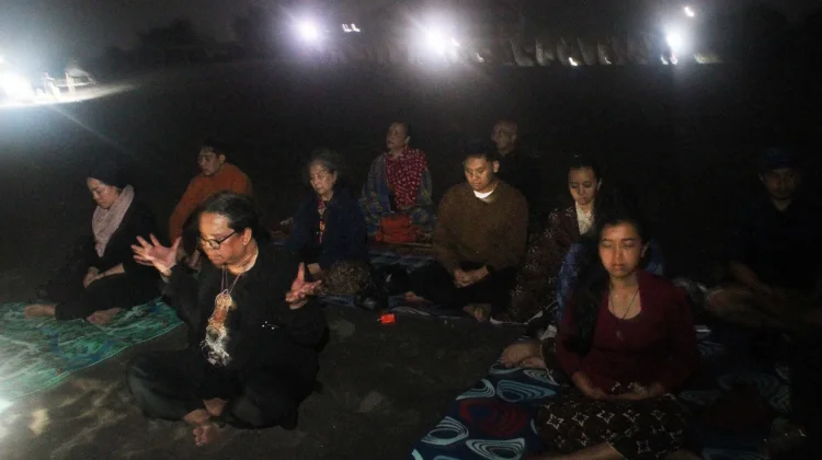 Merawat Kesehatan Mental lewat Meditasi Alam di Pantai Parangkusumo