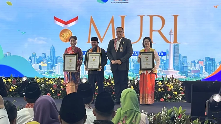 Gubernur Pramono Terima Rekor MURI Pembuatan Eco Enzyme Terbanyak JEFF 2026