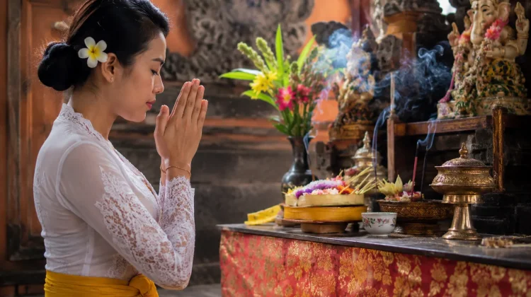 Berdoa dengan Bahasa Sehari-hari Sah Menurut Agama Hindu
