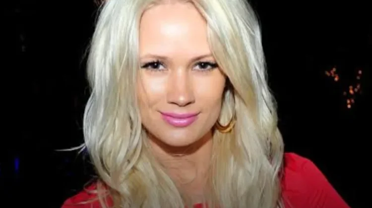 Vokalis Party Rock Anthem Lauren Bennett Tutup Usia