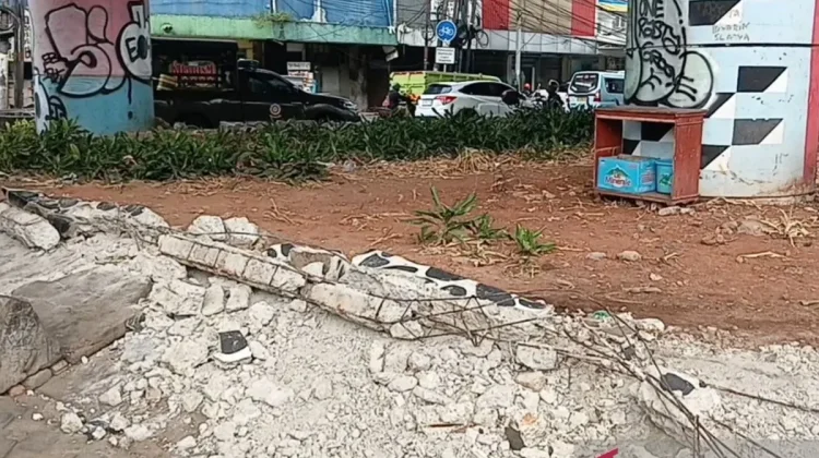 Bagaimana Komplotan "Rayap Besi" Mencuri Pagar Flyover Kampung Melayu?