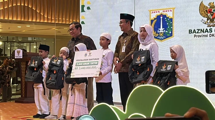 Gubernur Pramono Salurkan Santunan Kepada 3.440 Anak Yatim
