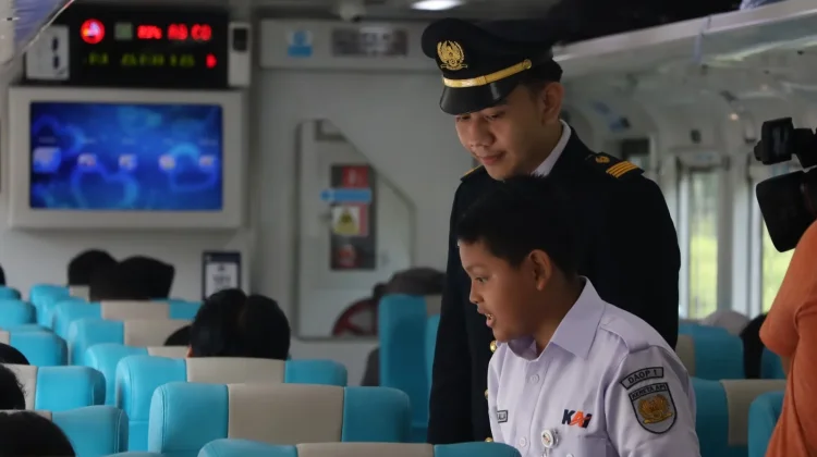 KAI Rail Academy Ajak Anak Rasakan Jadi Petugas Kereta Sehari