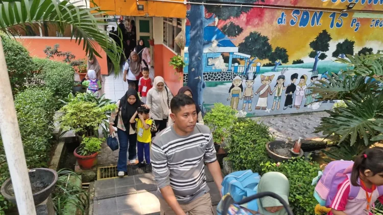 Aktivitas KBM Kembali Normal, Siswa Ceria Mengikuti MPLS di SDN Srengseng Sawah