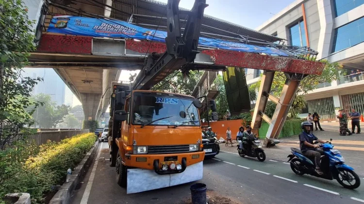 JPO Kapten Tendean Dibongkar, Dishub DKI Berlakukan Rekayasa Lalu Lintas