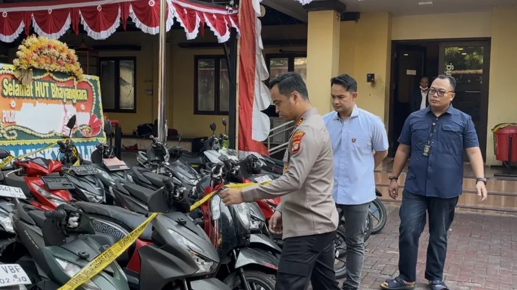 Polsek Tambora Amankan Truk Pembawa 12 Unit Motor Bodong
