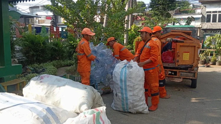 PPSU Jelambar Setor 612,5 Kilogram Sampah Anorganik ke Bank Sampah Induk