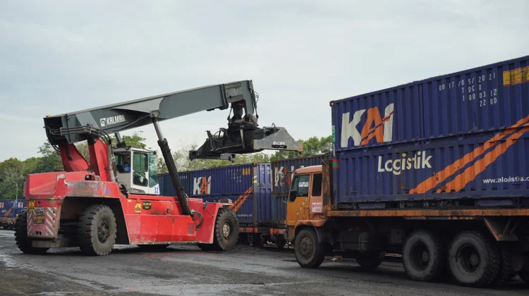 KAI Logistik Kelola 8,7 Juta Ton Angkutan Barang Sepanjang Semester I 2026