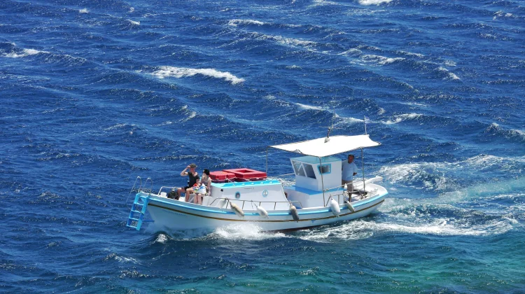 Cuaca Cerah Belum Tentu Laut Aman, Simak Peringatan BMKG