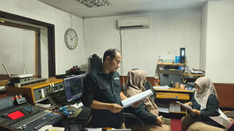Serunya Rekaman Drama Radio "Bendera dari Babe" Bersama Raja Anava