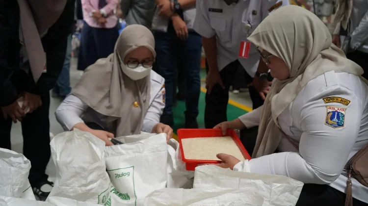BULOG DKI Jakarta-Banten Cek Kualitas Beras jelang Penyaluran Bantuan Pangan