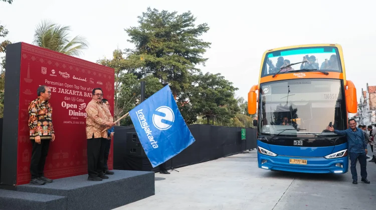 Wagub Rano Karno Luncurkan Open Top Tour Jakarta Batavia