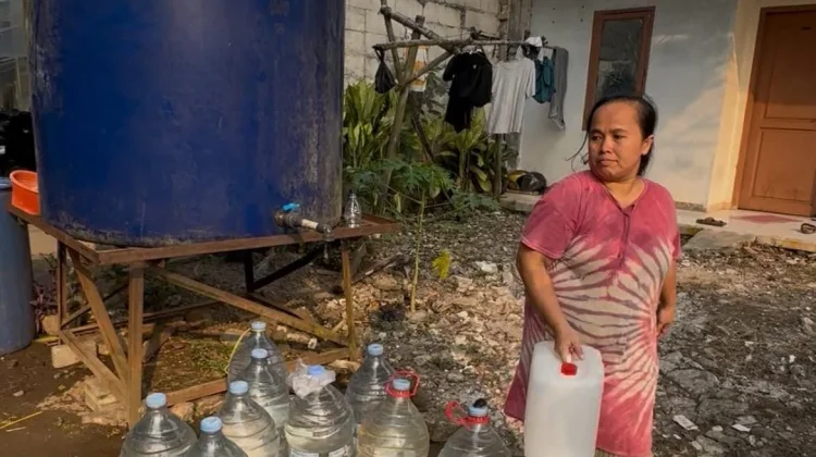 Pemkot Tangsel Salurkan 50.000 Liter Air Bersih ke Warga