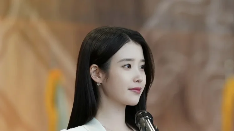 Rencana Album dan Konser IU Resmi Dijadwalkan Ulang