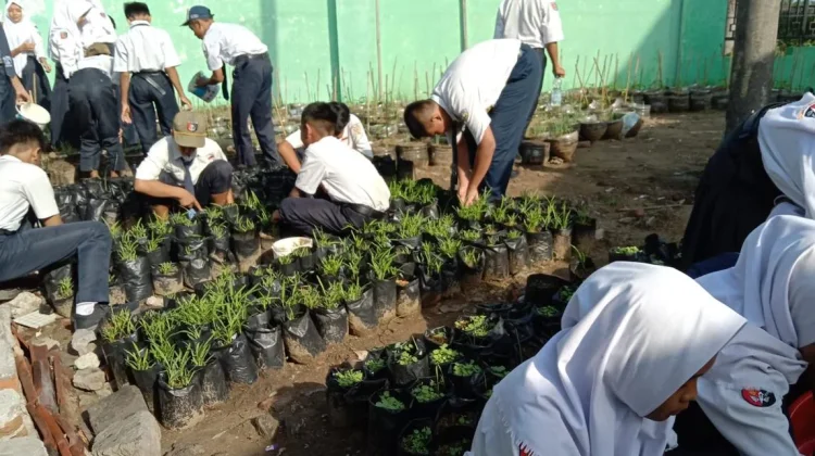 Anak Diajak Berkebun, Belajar Cinta Lingkungan sejak Dini