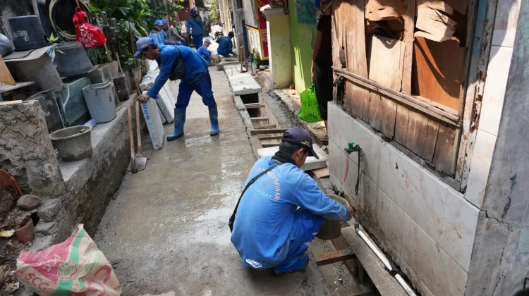 Sudin SDA Cempaka Putih Optimalisasi Saluran di Gang SDN 03