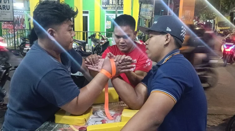 Adu Kekuatan di Atas Meja: Cara Anak Muda Priok Alihkan Energi Negatif