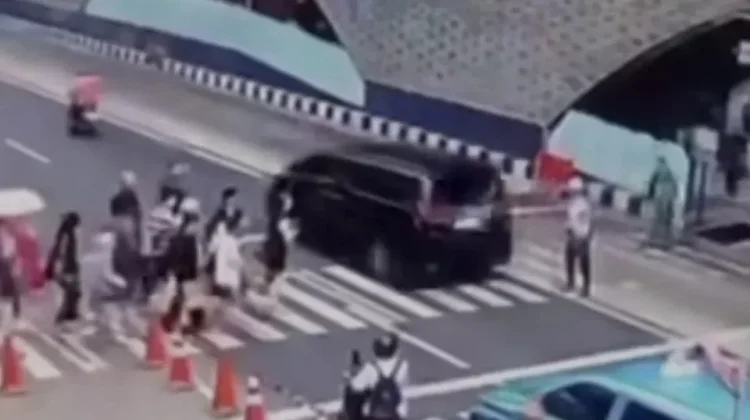 Dishub DKI Tegaskan Kendaraan Wajib Berhenti Saat Pelican Crossing Menyala Merah