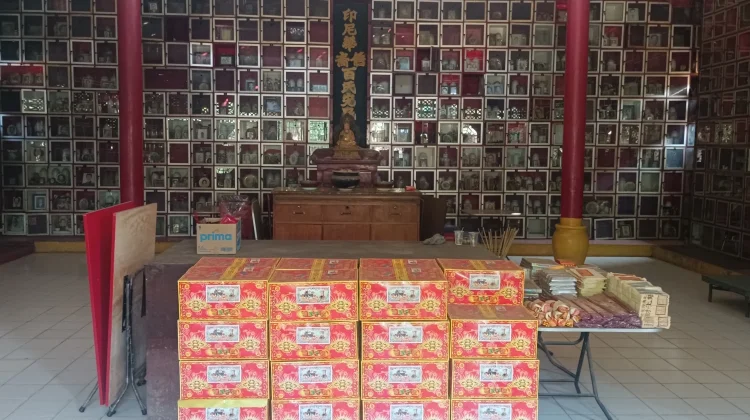 Mengabdi Tanpa Jaminan: Dedikasi Sunyi Penjaga Rumah Abu Bergaji Pas-pasan