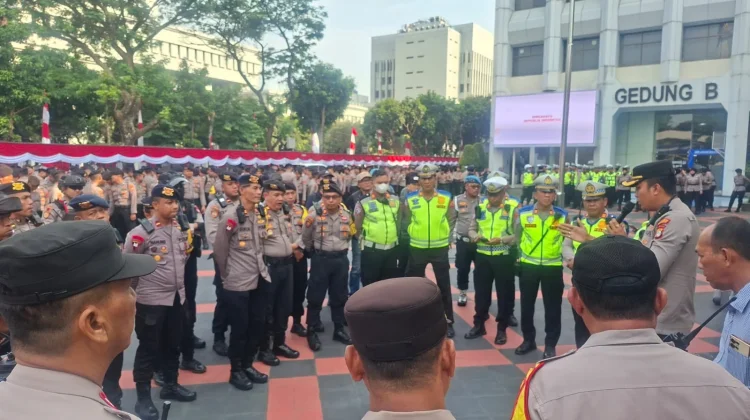Sebanyak 1.030 Personel Amankan Aksi Buruh di Depan Kemendagri