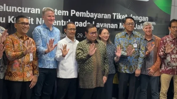 Pramono Luncurkan Sistem Pembayaran MRT Jakarta Gunakan Kartu Kredit Nirsentuh