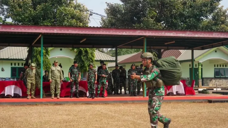 Pangdivif 1 Kostrad Dampingi Pangkogabwilhan I Tinjau Kesiapan Latihan