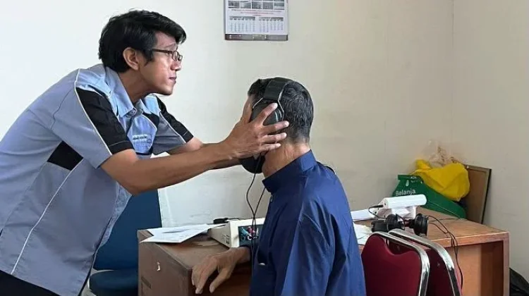 Sejak 2026, Sudinsos Jakbar Salurkan 465 Alat Bantu Fisik bagi Warga Difabel