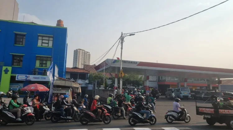 Jelang HUT RI, Pengendara Berharap ‘Dihadiahi’ Pemerintah lewat Penurunan Harga BBM