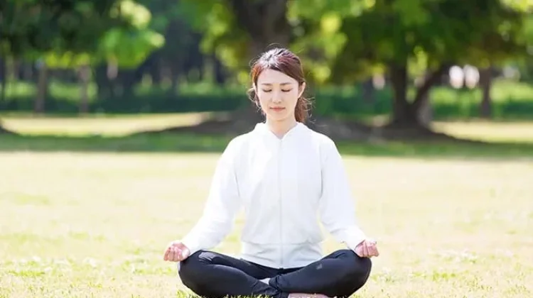 8 Cara Melatih Mindfulness agar Pikiran Lebih Tenang