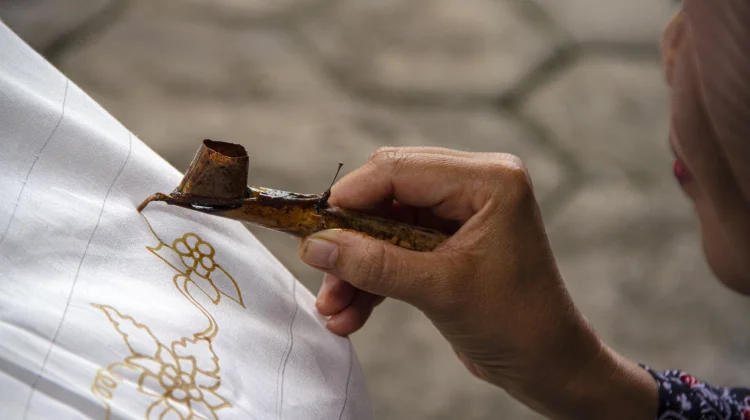Regenerasi Penenun Batik Gedog Hadapi Tantangan Pelestarian Budaya