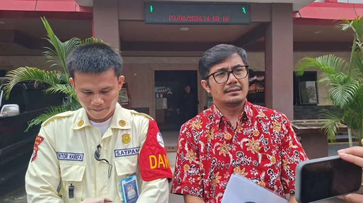 Fiktor Harefa Jalani Pemeriksaan Propam Polda Jabar di Polsek Metro Menteng