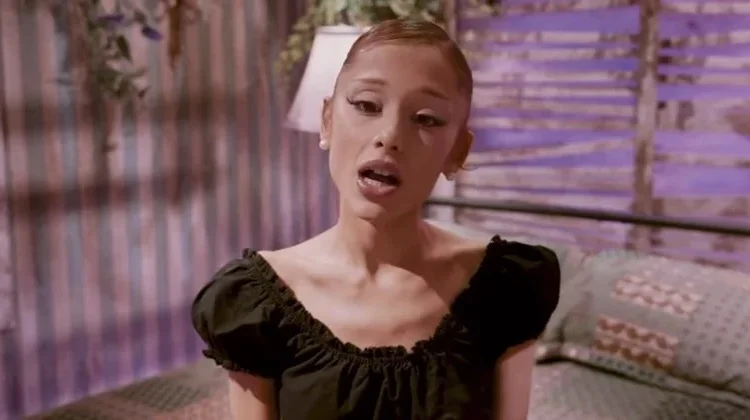 Ariana Grande Rehat dari Sorotan Publik usai Tur Dunia