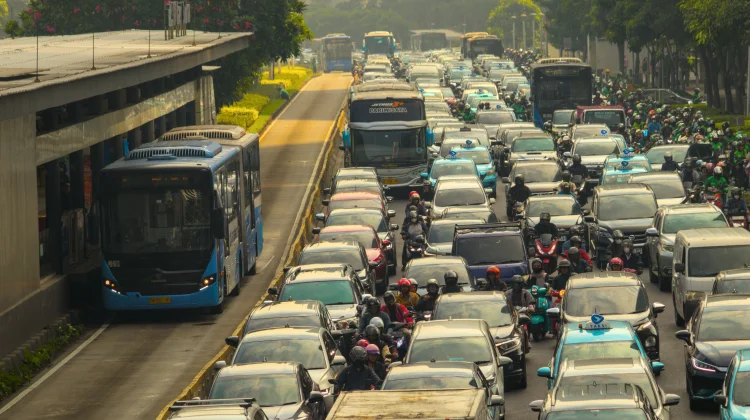 Arus Lalu Lintas Jakarta Ramai, Pengendara Diminta Tetap Waspada