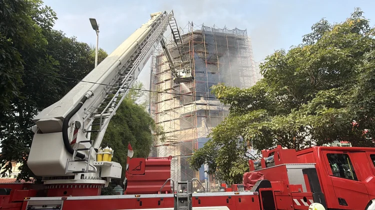 Kebakaran Bangunan Tinggi di Cikini, Jalan Ditutup Sementara
