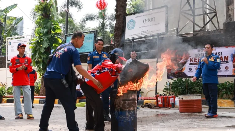 Sudin Gulkarmat Bentuk 30 Relawan Pemadam Kebakaran di Kelurahan Senen
