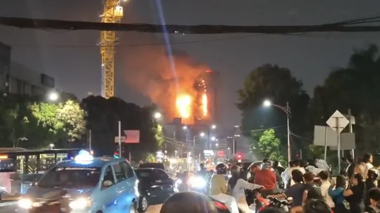 Kebakaran di Gedung Bapenda DKI, Proses Pemadaman Masih Berlangsung