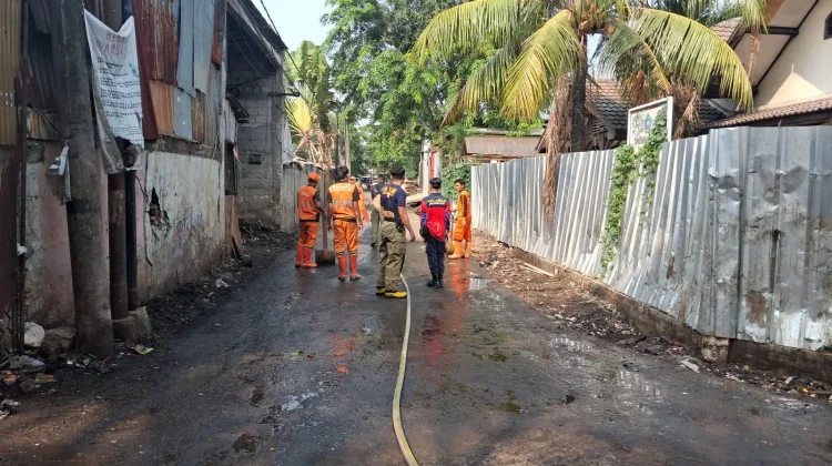Gunungan Sampah di Kedaung Kaliangke Dibersihkan, Akses Warga Kembali Terbuka
