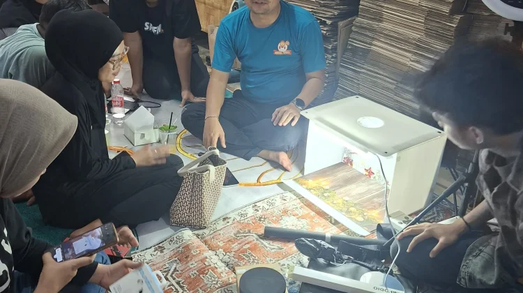 Tingkatkan Kualitas UMKM, PNJ Berikan Pelatihan Digital Marketing dan Pembukuan