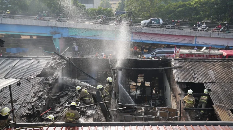 Kebakaran Landa Warteg di Tambora Jakbar, 90 Personel Dikerahkan