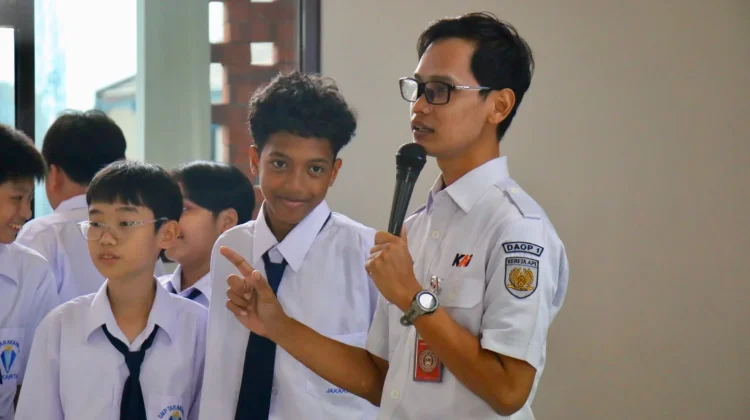 KAI Daop 1 Edukasi 150 Pelajar soal Keselamatan Kereta Api