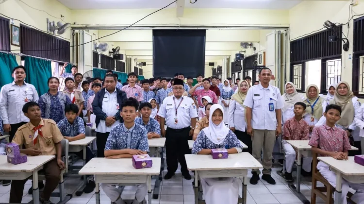 Kesbangpol-BNN Edukasi Ratusan Siswa SMPN 156 Soal Bahaya Narkoba