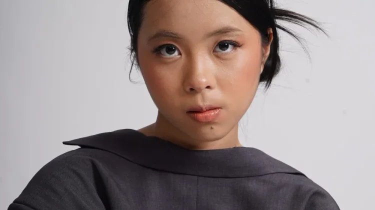 Britney Davanya Manese, Dari Anak Introvert Jadi Model Berprestasi