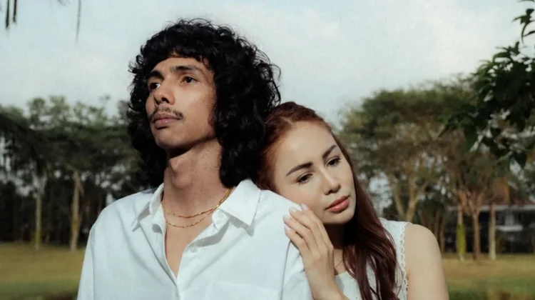 Momo Kembali ke Dunia Musik lewat "Sudah Tahu Tuhan Kita Berbeda"
