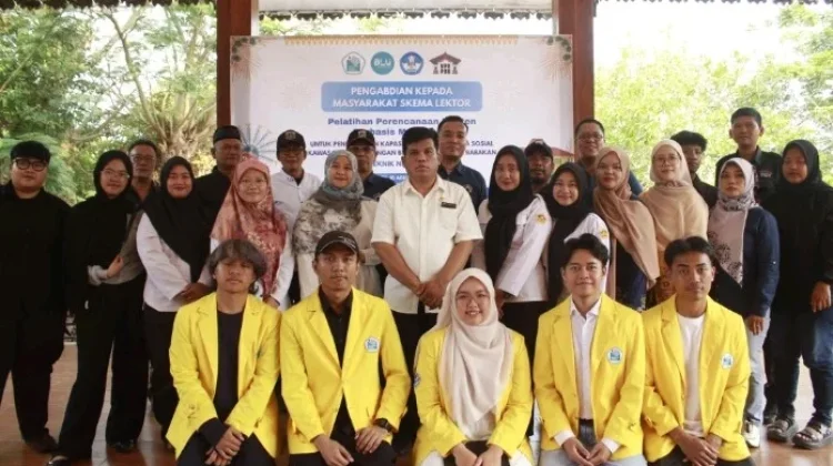 Tingkatkan Kualitas SDM, UMKM & Petugas PBB Setu Babakan Ikuti Pelatihan Multimedia